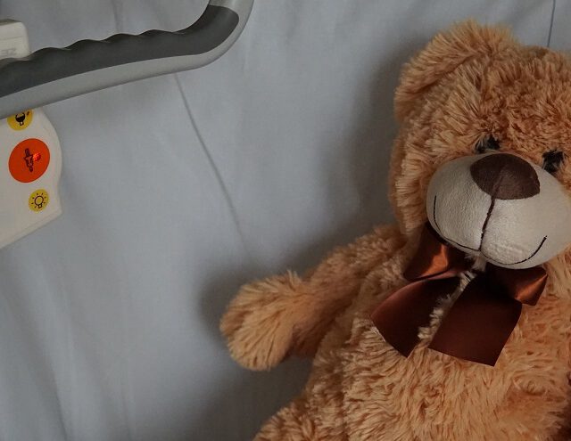 Jak zapewnić komfort psychiczny dziecka podczas jego hospitalizacji?