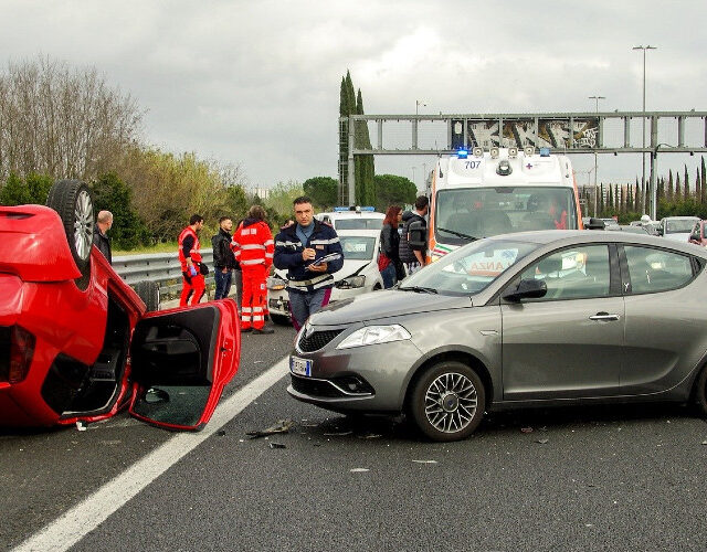 Wypadek drogowy a kolizja drogowa - czym się różnią?